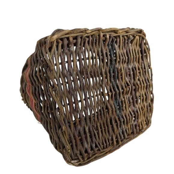 Gift Set: Vintage Handled Basket w/ Cream Earl Grey, Apple, Icewine Luxury Teas - Picture 8 of 9